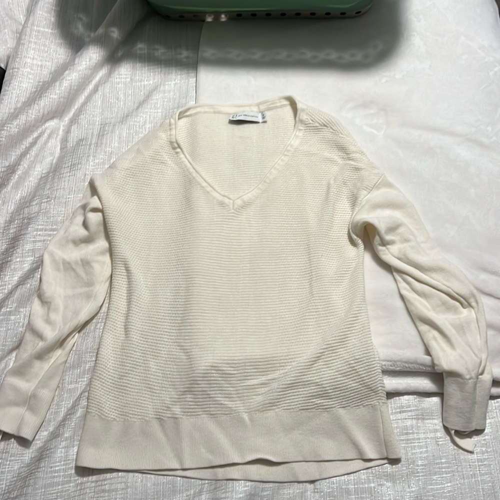 New York & co crème sweater Medium
